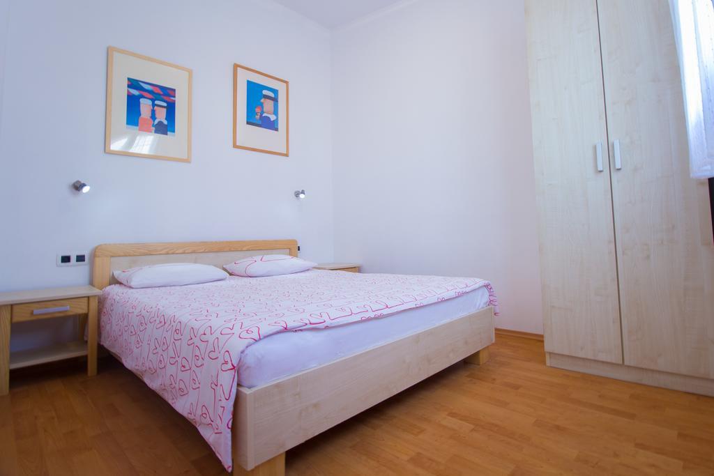 Apartments Petrinic Crnogaj Baška Екстериор снимка